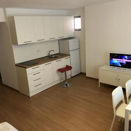 Elly Hotel 2*